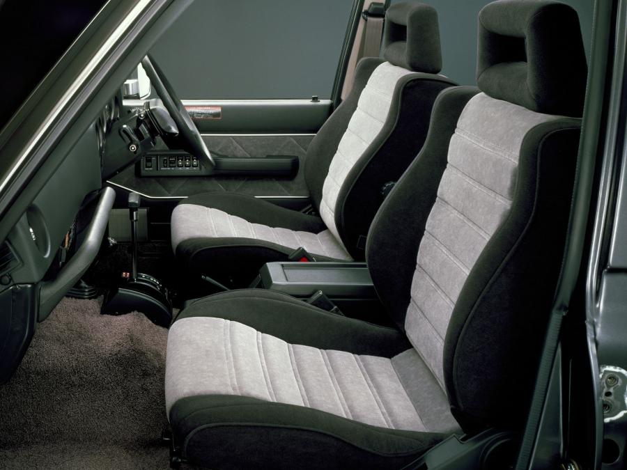  Toyota Land Cruiser 60 VX High Roof 1987 года  (фото 4 из 8)